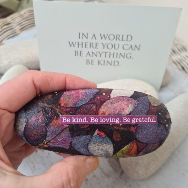 Stein "Be kind. Be loving. Be grateful." – Bild 2