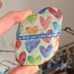 Stein "Die Welt mit Liebe berühren"