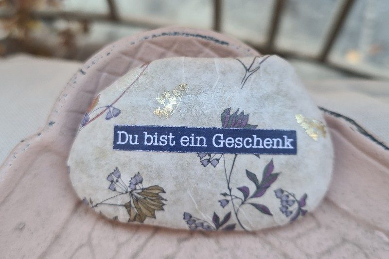 Stein mit Aufschrift