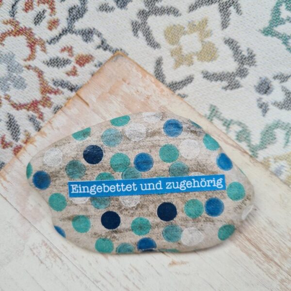 Stein "Eingebettet und zugehörig"