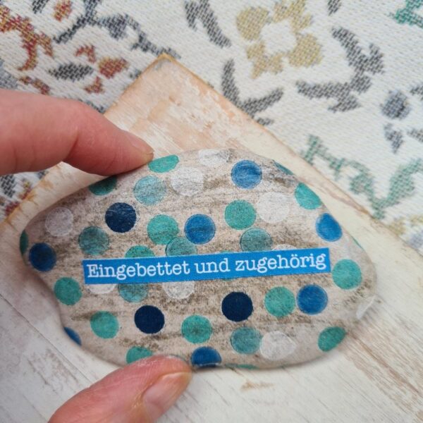 Stein "Eingebettet und zugehörig" – Bild 2