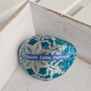 Stein "Glaube. Liebe. Vertraue."