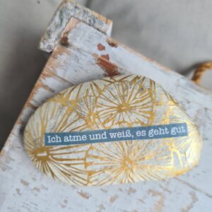 goldener stein mit text