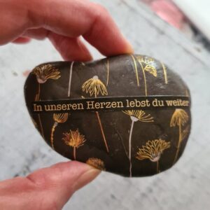 Trauerstein "In unseren Herzen lebst du weiter"