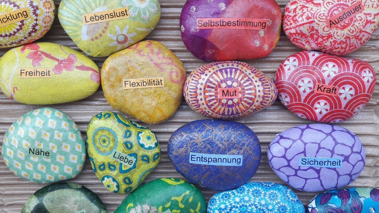 Bunte Motivkompass Steine