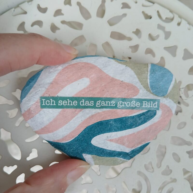 stein mit aufschrift ich sehe das ganz große bild