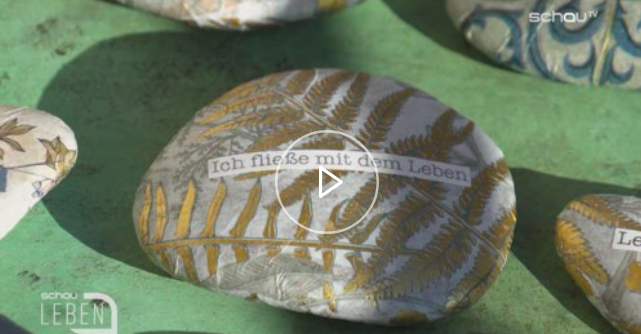 stein mit abspieltaste für videobeitrag