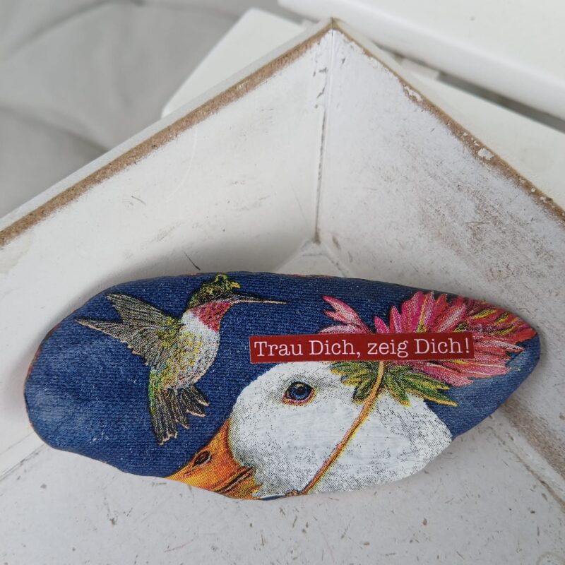 "Trau Dich, zeig Dich!" auf einem stein