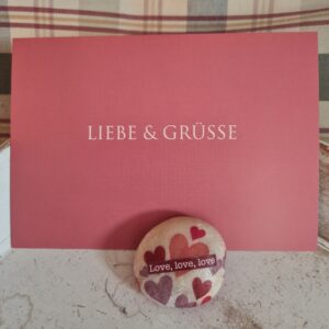 rosa karte mit stein