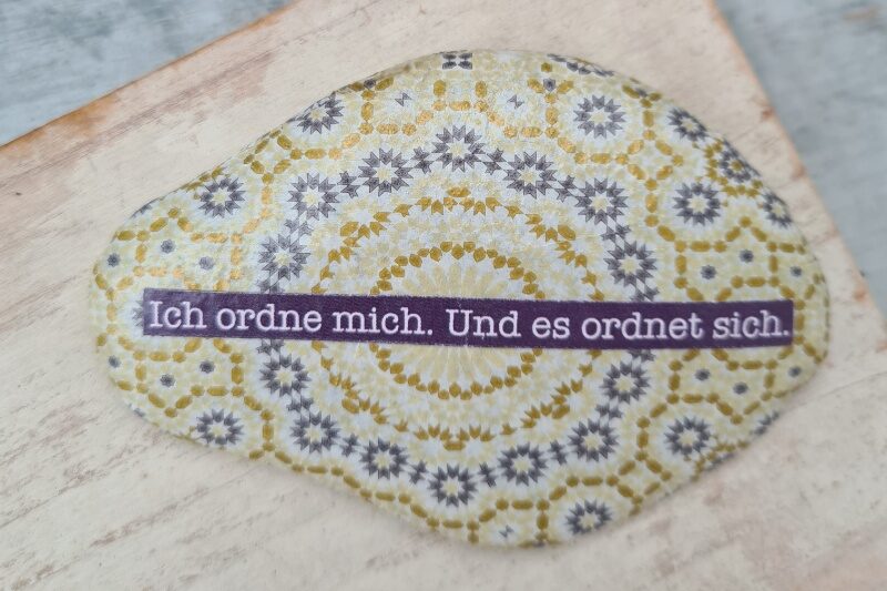 Ich ordne mich auf Stein