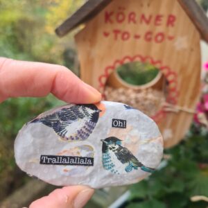 Vogelstein mit Vogelhaus